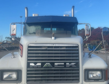 2004 Mack 